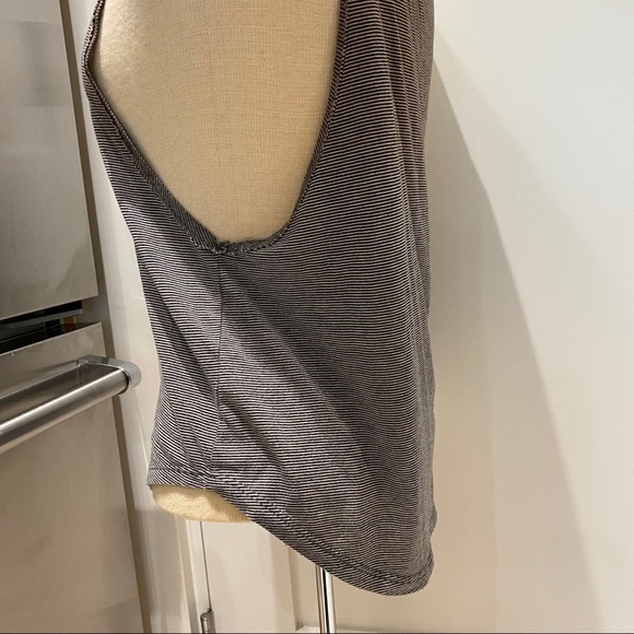 Blanc de blanc Ombré Tank - Picture 9 of 11